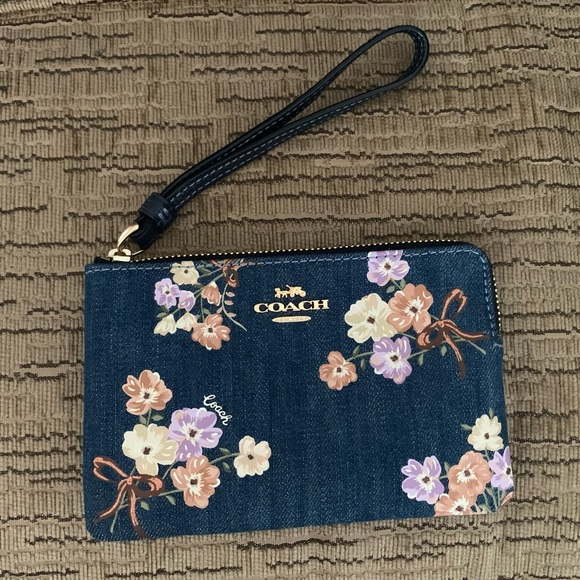 COACH Wallet - Picture 2 of 5